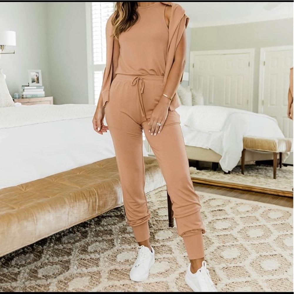 Kathleen Barns X Amazon The Drop Shirt & Joggers Set